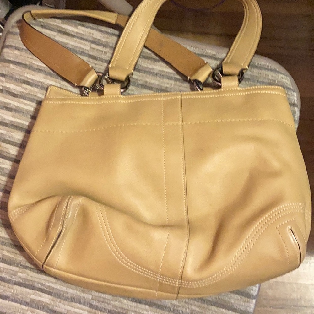 Coach - Gently used - Picture 2 of 4